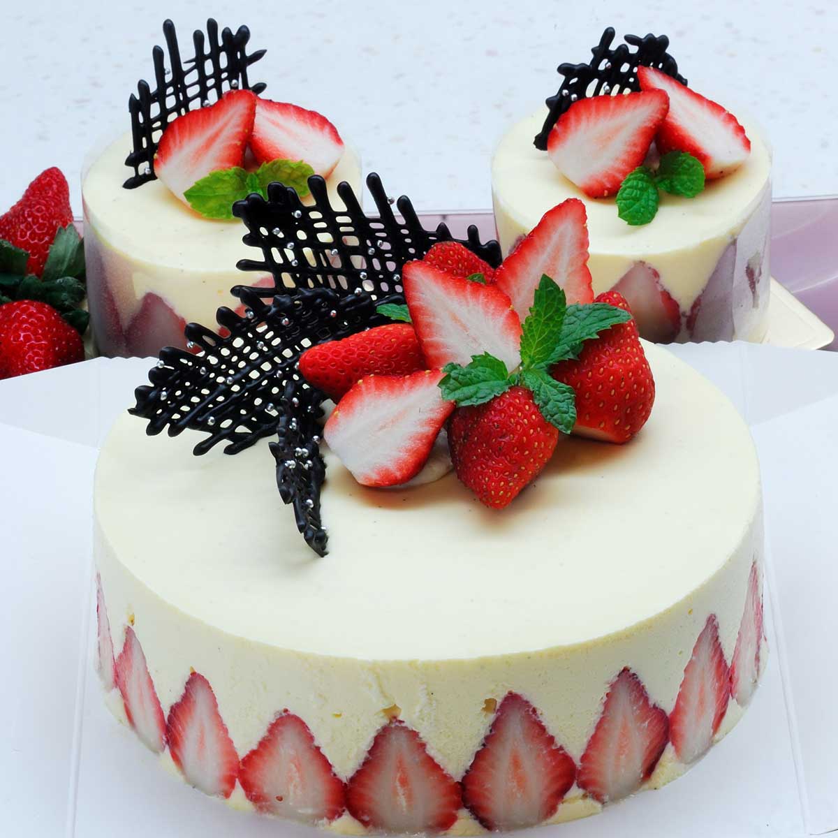 草莓白巧克力慕斯蛋糕(六吋).