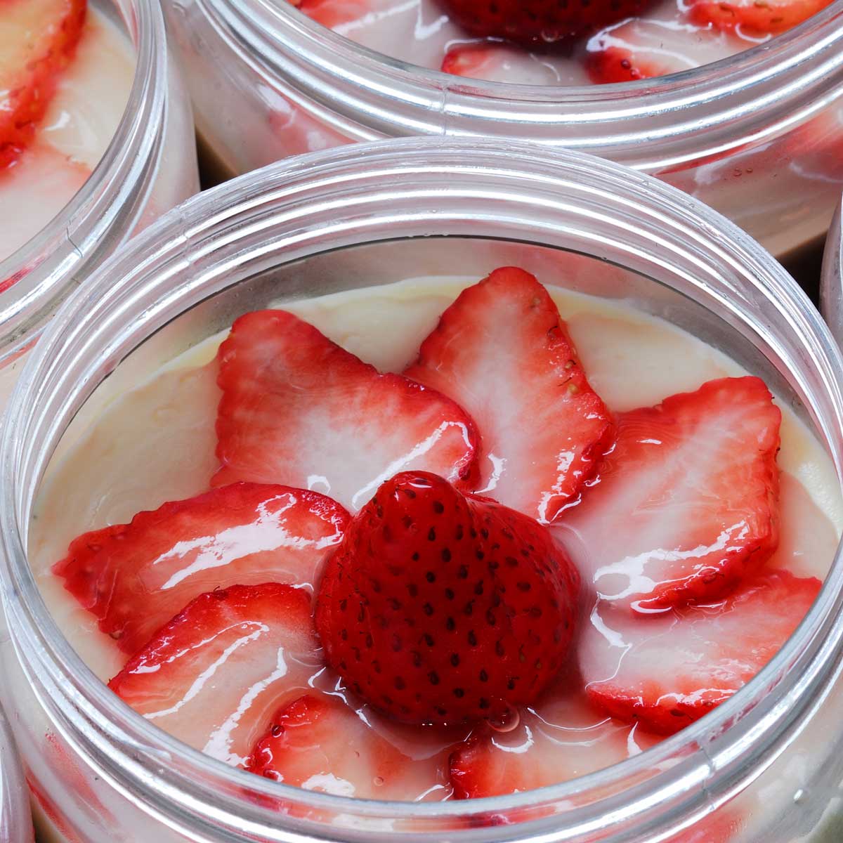 罐子草莓黑巧克力慕斯蛋糕