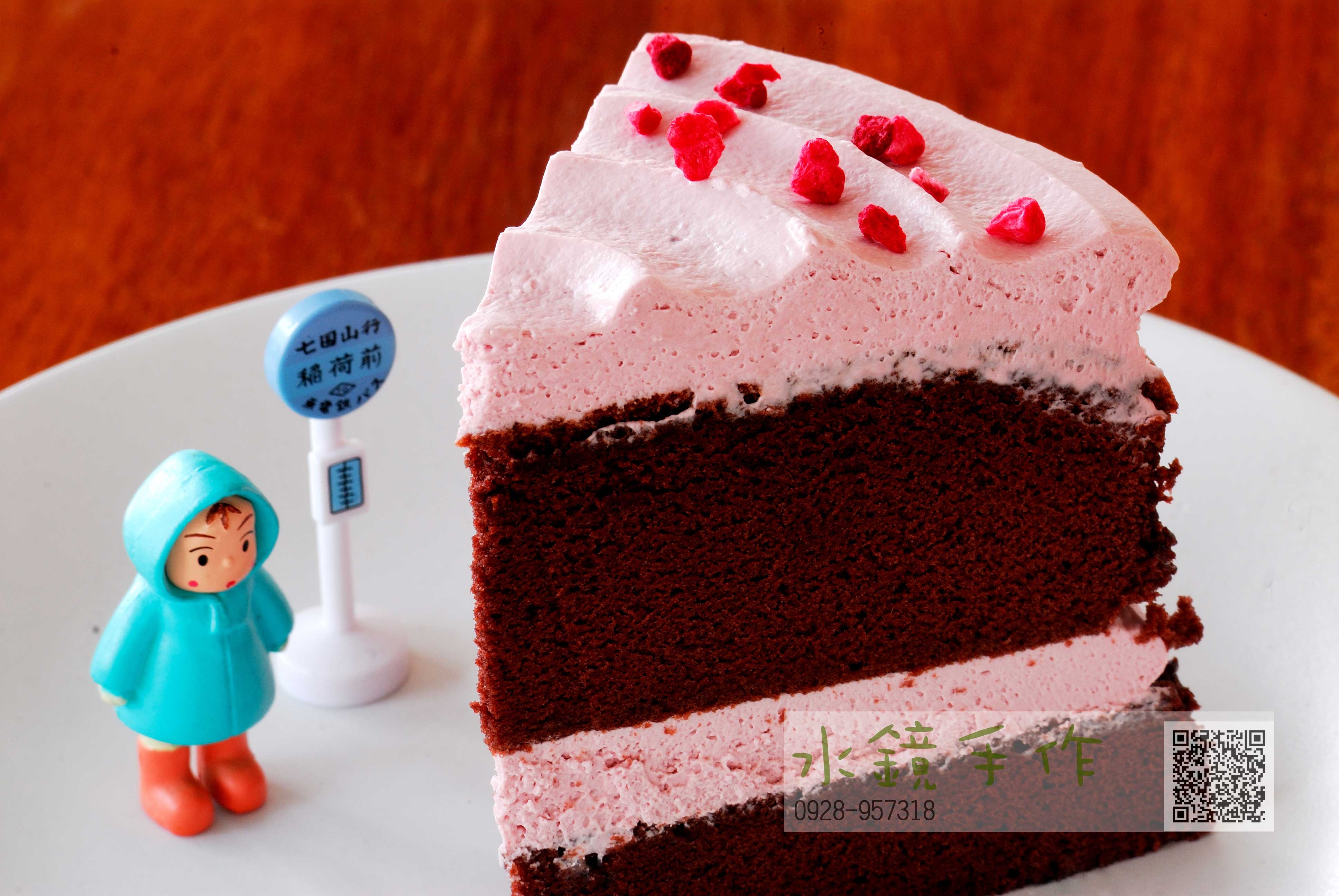 切片覆盆子巧克力蛋糕